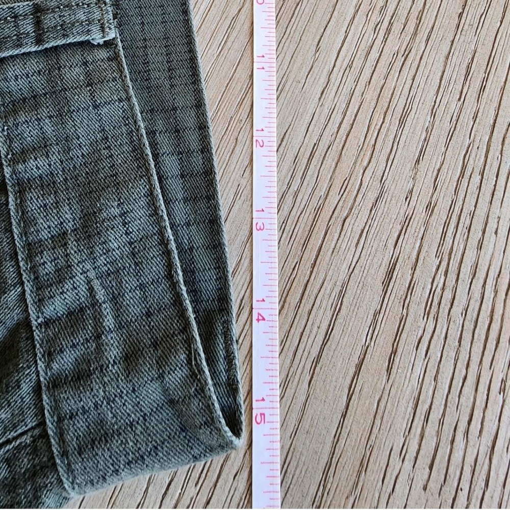 Vtg Volcom Skate Shorts Grid Embroidered Logo Y2K streetwear Skatercore cargo - Picture 10 of 11
